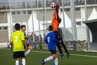 Imágenes del encuentro Virgen Blanca 1-0 Hilarión Eslava de la cuarta jornada del XL Torneo Interescolar.