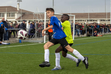 Imágenes del encuentro Virgen Blanca 1-0 Hilarión Eslava de la cuarta jornada del XL Torneo Interescolar.