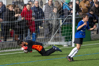 Imágenes del encuentro Virgen Blanca 1-0 Hilarión Eslava de la cuarta jornada del XL Torneo Interescolar.