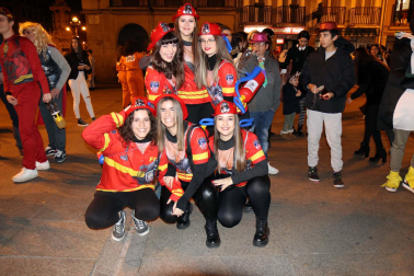 Fotos de los disfraces de la Nochevieja 2022 en Pamplona.
