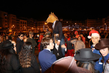 Fotos de los disfraces de la Nochevieja 2022 en Pamplona.