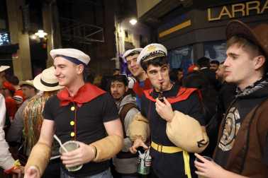 Fotos de los disfraces de la Nochevieja 2022 en Pamplona