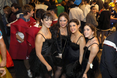 Fotos de los disfraces de la Nochevieja 2022 en Pamplona