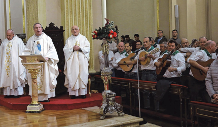 Javier Leoz presidió la eucaristía, en la que la cofradía de San Saturnino corrió con la parte musical