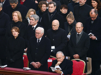 El funeral de Benedicto XVI, en imágenes
