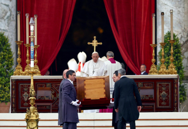 El funeral de Benedicto XVI, en imágenes
