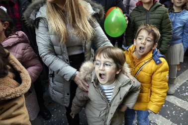Los eyes Magos entran en Pamplona y acuden al Ayuntamiento a saludar al alcalde y a los niños pamploneses.