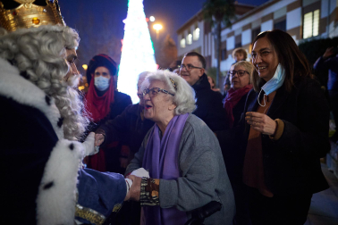 Visita de Melchor, Gaspar y Baltasar a los abuelos en la Casa de la Misericordia.
