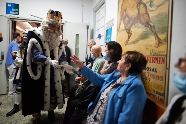 Visita de Melchor, Gaspar y Baltasar a los abuelos en la Casa de la Misericordia.