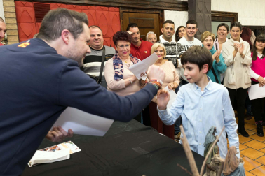 Fotos de la entrega de premios de los mejores belenes de Tudela.