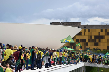 Fotos del asalto de simpatizantes de Bolsonaro al Congreso, el Tribunal Supremo y el palacio presidencial de Brasil.
