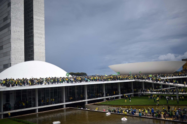 Fotos del asalto de simpatizantes de Bolsonaro al Congreso, el Tribunal Supremo y el palacio presidencial de Brasil.