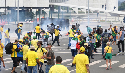 Fotos del asalto de simpatizantes de Bolsonaro al Congreso, el Tribunal Supremo y el palacio presidencial de Brasil.