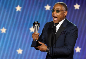 Entrega y alfombra roja de los Critics Choice Awards