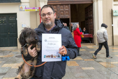 Tradicional celebración de San Antón con recogida de certificados por parte de las mascotas de Tudela.
