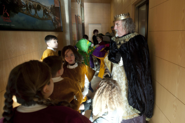 Fotos de la coronación de la reina de la Faba en Puente la Reina. /