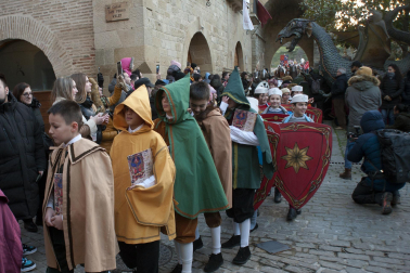 Fotos de la coronación de la reina de la Faba en Puente la Reina. /