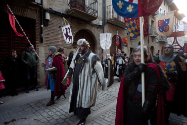 Fotos de la coronación de la reina de la Faba en Puente la Reina. /