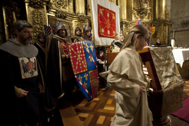 Fotos de la coronación de la reina de la Faba en Puente la Reina. /