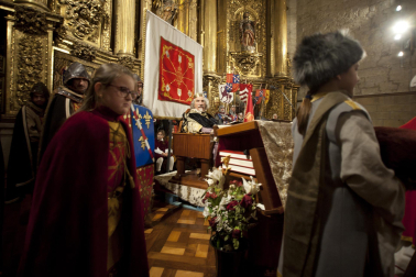 Fotos de la coronación de la reina de la Faba en Puente la Reina. /