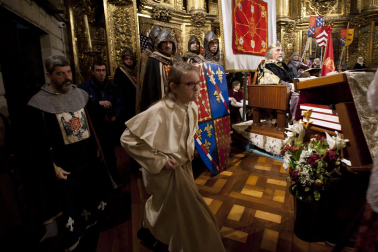 Fotos de la coronación de la reina de la Faba en Puente la Reina. /