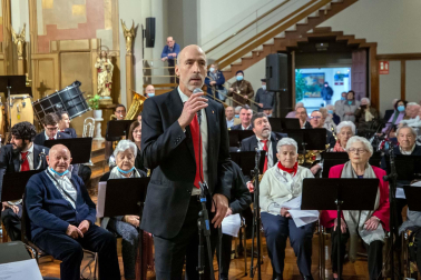 Fotos del concierto de la Pamplonesa y Voces de Oro en la Casa de la Misericordia de Pamplona.