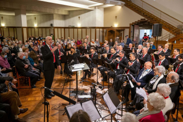 Fotos del concierto de la Pamplonesa y Voces de Oro en la Casa de la Misericordia de Pamplona.