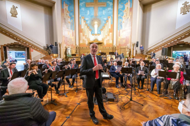 Fotos del concierto de la Pamplonesa y Voces de Oro en la Casa de la Misericordia de Pamplona.