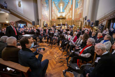 Fotos del concierto de la Pamplonesa y Voces de Oro en la Casa de la Misericordia de Pamplona.