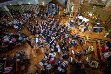 Fotos del concierto de la Pamplonesa y Voces de Oro en la Casa de la Misericordia de Pamplona.