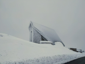 Puerto de Ibañeta nevado.