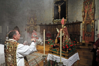 Imagen del mercadillo y procesión en honor a San Blas este viernes, 3 de febrero, en Pamplona.
