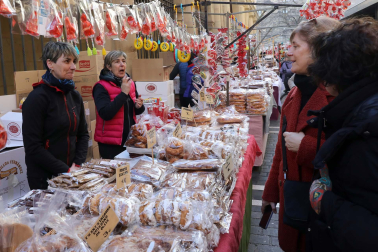 Imagen del mercadillo y procesión en honor a San Blas este viernes, 3 de febrero, en Pamplona.