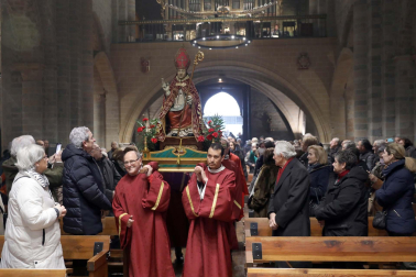 Imagen del mercadillo y procesión en honor a San Blas este viernes, 3 de febrero, en Pamplona.