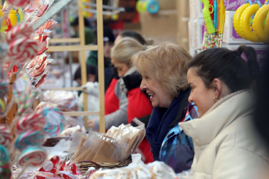 Imagen del mercadillo y procesión en honor a San Blas este viernes, 3 de febrero, en Pamplona.