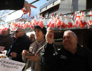 Imagen del mercadillo y procesión en honor a San Blas este viernes, 3 de febrero, en Pamplona.
