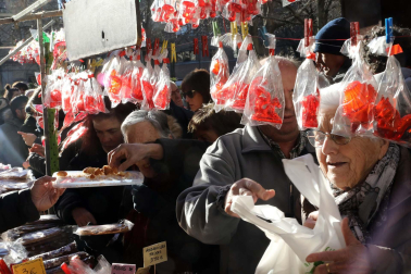 Imagen del mercadillo y procesión en honor a San Blas este viernes, 3 de febrero, en Pamplona.