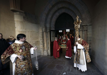 Imagen del mercadillo y procesión en honor a San Blas este viernes, 3 de febrero, en Pamplona.