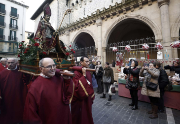 Imagen del mercadillo y procesión en honor a San Blas este viernes, 3 de febrero, en Pamplona.