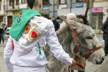 Fotos de los quintos en el día de Santa Águeda de Alsasua.