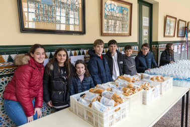 Fotos del Día del Bocata Solidario en Tudela./