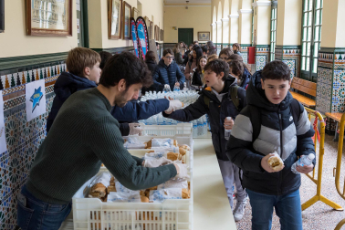 Fotos del Día del Bocata Solidario en Tudela./