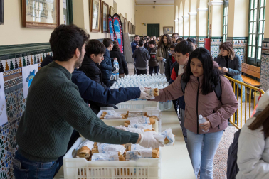 Fotos del Día del Bocata Solidario en Tudela./