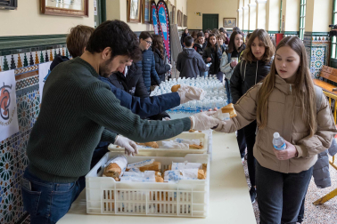 Fotos del Día del Bocata Solidario en Tudela./