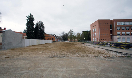Solar que albergará el nuevo edificio de la Facultad de Ciencias de la Salud de la UPNA