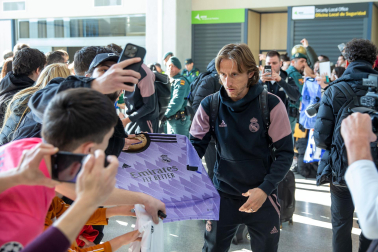 Llegada del Real Madrid al aeropuerto de Noáin./