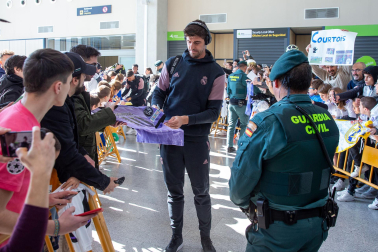 Llegada del Real Madrid al aeropuerto de Noáin./