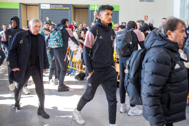 Llegada del Real Madrid al aeropuerto de Noáin./