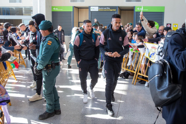 Llegada del Real Madrid al aeropuerto de Noáin./
