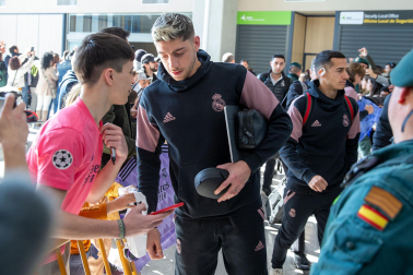 Llegada del Real Madrid al aeropuerto de Noáin./